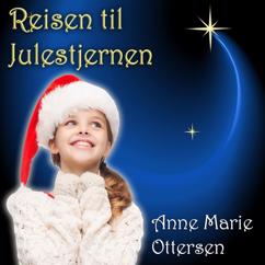 Anne Marie Ottersen: Julemannen forteller juletrærnes historie