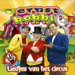 Ernst, Bobbie en de rest feat. Circusdirecteur: Circusliedje