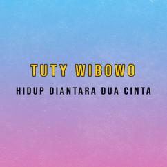 Tuty Wibowo: Hidup Diantara Dua Cinta