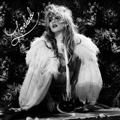 Suki Waterhouse: Teardrops