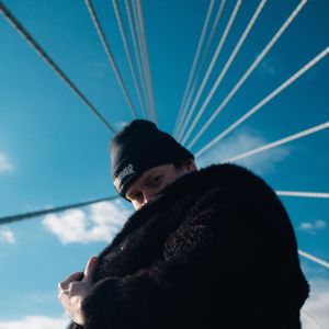 Vinttikoira feat. Äänet Käskee: Muotovalio