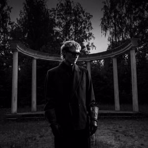 Isac Elliot: Kaiken Varalta