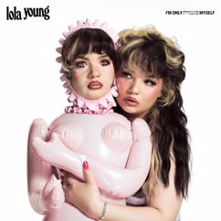 Lola Young: d£aler