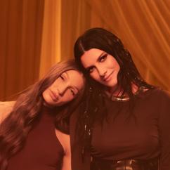 Laura Pausini, Yami Safdie: ESO Y MÁS