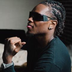 Black Cat: FENTY BEAUTY