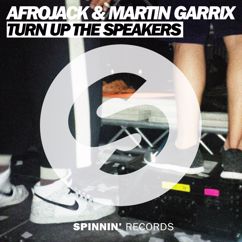 Afrojack, Martin Garrix: Turn up the Speakers (Radio Edit)