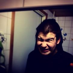 Roope, Färmy: Outo
