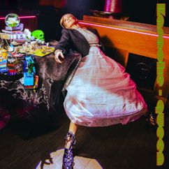 Maija Vilkkumaa: Karaoke-queen